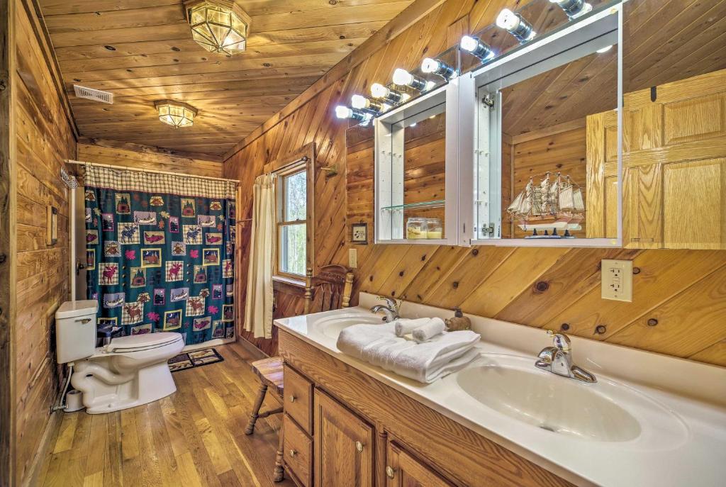 Spacious Cabin on Dale Hollow Lake with Hot Tub! - image 2