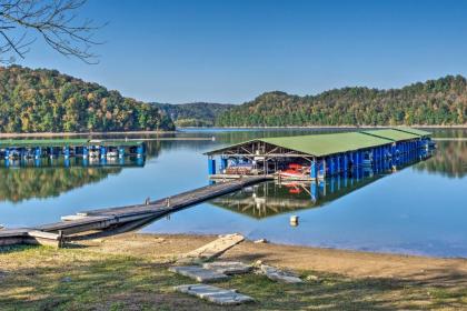 Albany Home about half Mi to Dale Hollow Lake and Marina