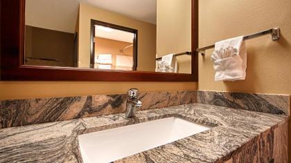 Best Western Plus Prairie Inn - image 5