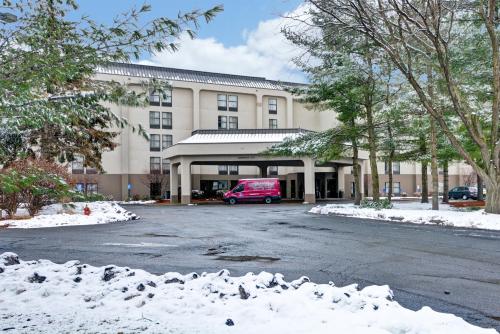 Hampton Inn Albany-Wolf Road - image 2