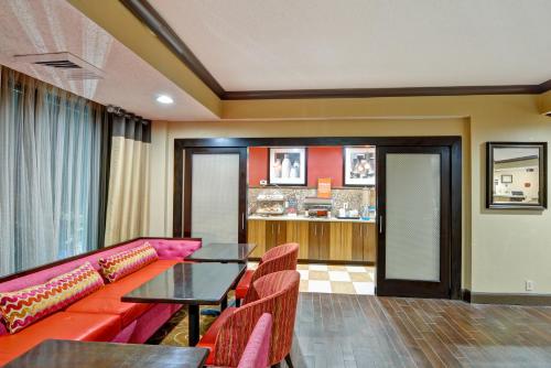 Hampton Inn Albany-Wolf Road - image 3