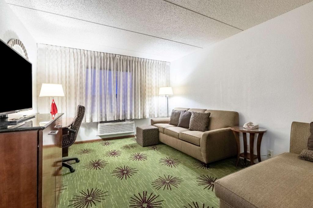 Quality Inn & Suites - image 6