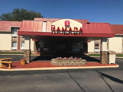 Ramada by Wyndham Albert Lea - image 9