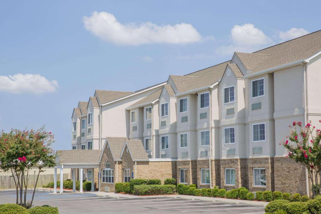 Microtel Inn & Suites by Wyndham Albertville - main image