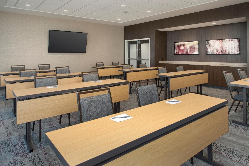 Courtyard by Marriott Albion - image 6