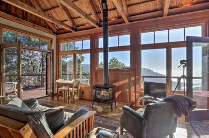 Romantic Ridgetop Escape with Hot Tub Near Mendocino