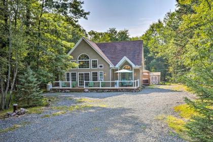 Pocono Family House with Hot Tub Near Ski Resorts! - image 3