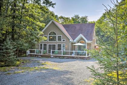 Pocono Family House with Hot Tub Near Ski Resorts! - image 9