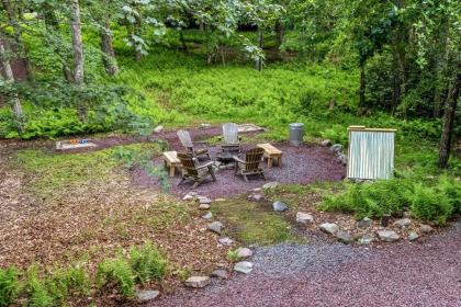 Family Home with Game Room Deck BBQ Walk to Lake! - image 7