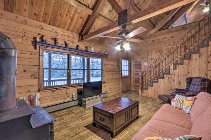 Luxe Pocono Cabin with Deck For Skiers and Families - image 9