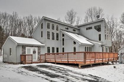 Pocono Mountains Retreat with Pool Table and Hot Tub! - image 7