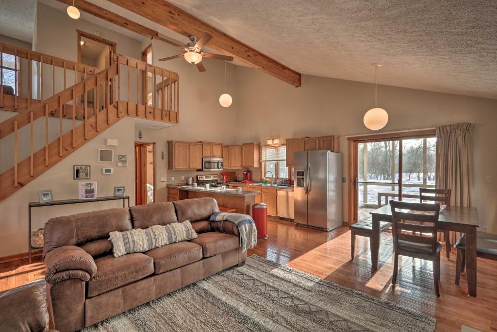 4-Season Home with Patio in Towamensing Trails! - image 5