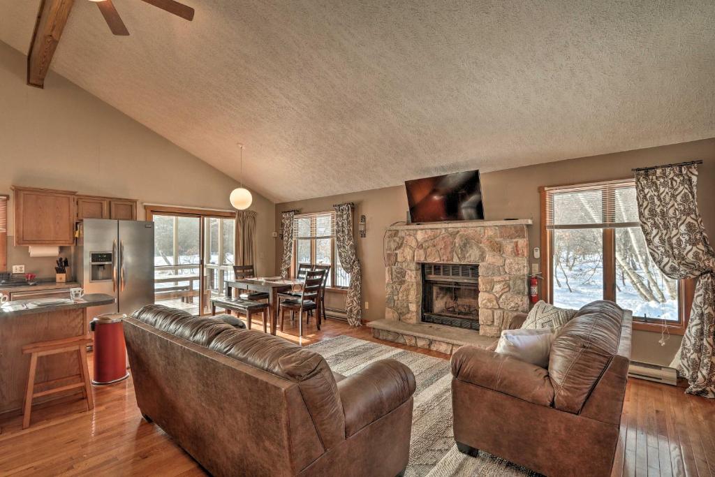 4-Season Home with Patio in Towamensing Trails! - image 6