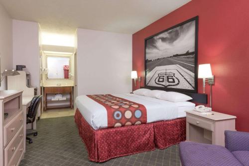 Super 8 by Wyndham Albuquerque Airport - image 3