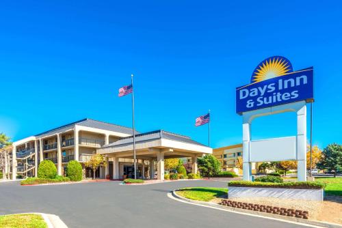 Days Inn & Suites by Wyndham Albuquerque North - main image