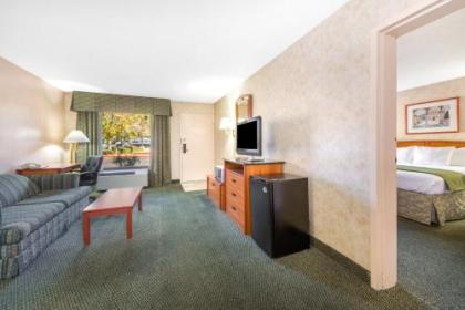 Days Inn & Suites by Wyndham Albuquerque North - image 2