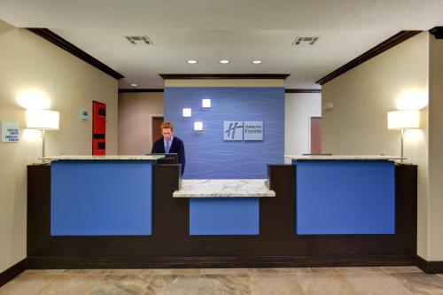 Holiday Inn Express Hotel & Suites Albuquerque Airport an IHG Hotel - main image