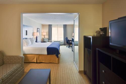 Holiday Inn Express Hotel & Suites Albuquerque Airport an IHG Hotel - image 2