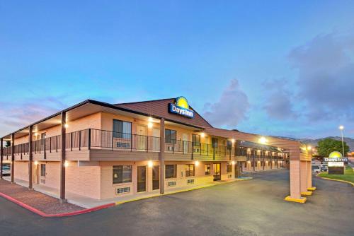 Days Inn by Wyndham East Albuquerque - main image