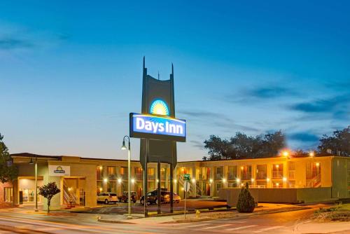 Days Inn by Wyndham Albuquerque Downtown - main image