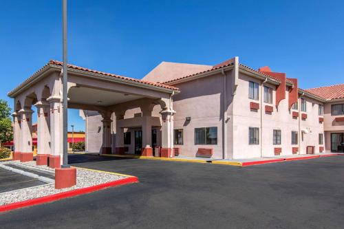 Quality Inn & Suites Albuquerque North near Balloon Fiesta Park - main image