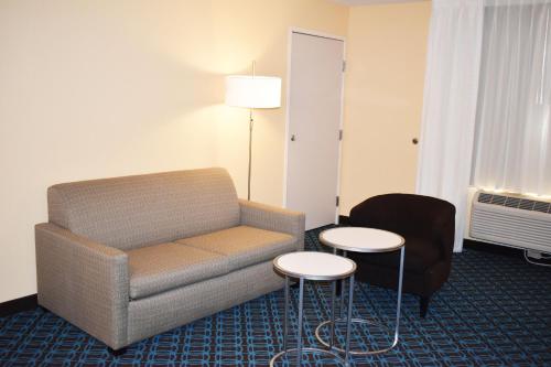 Fairfield Inn & Suites by Marriott Albuquerque Airport - image 4