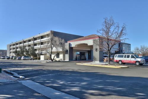 Ramada by Wyndham Albuquerque Midtown - main image