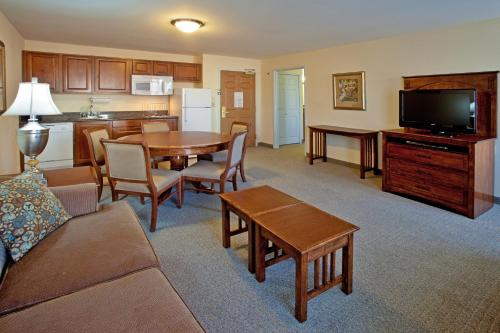 Staybridge Suites - Albuquerque Airport an IHG Hotel - image 2