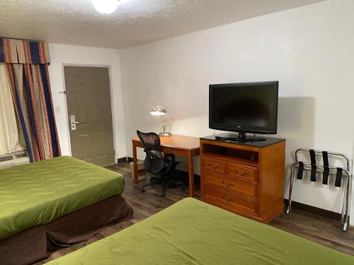 Desert Sands Inn & Suites - image 3