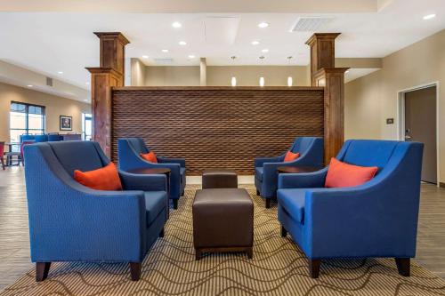 Comfort Suites Albuquerque Airport - image 3