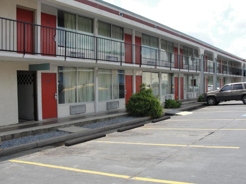 Budget Inn - main image