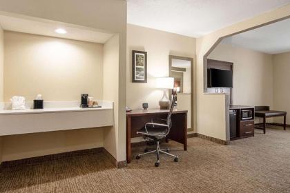 Comfort Suites Airport Alcoa - image 12