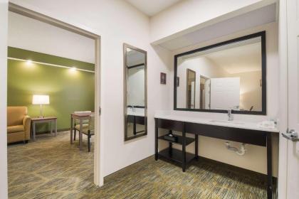 Quality Inn Alcoa - image 15