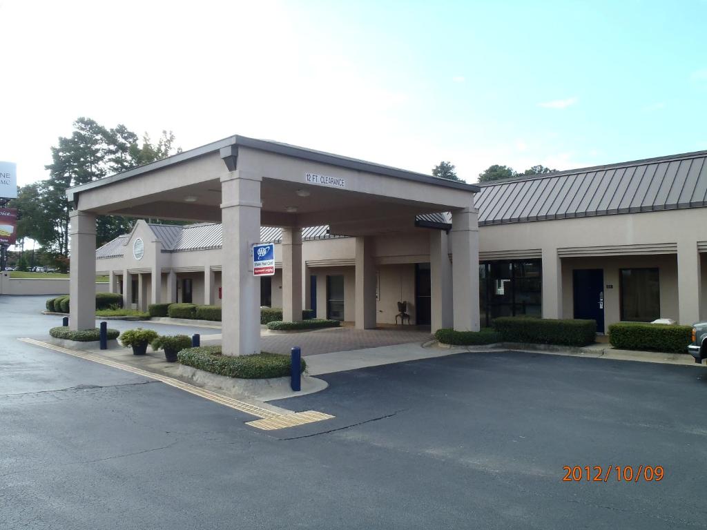 Days Inn by Wyndham Alexander City - image 7