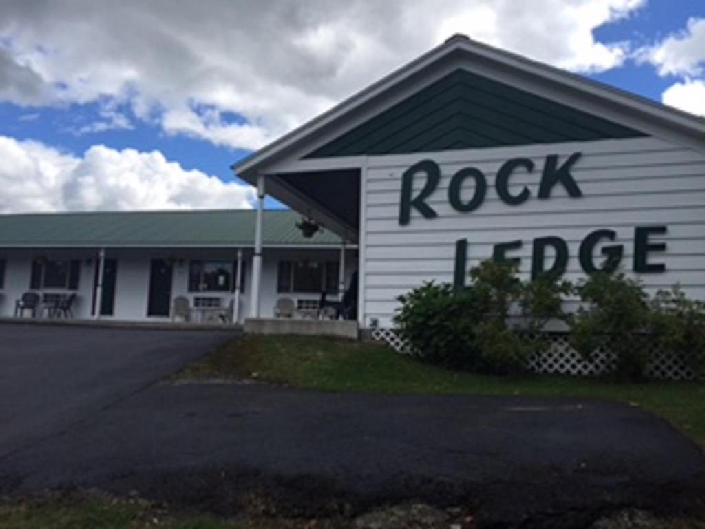 Rock Ledge Motel - main image