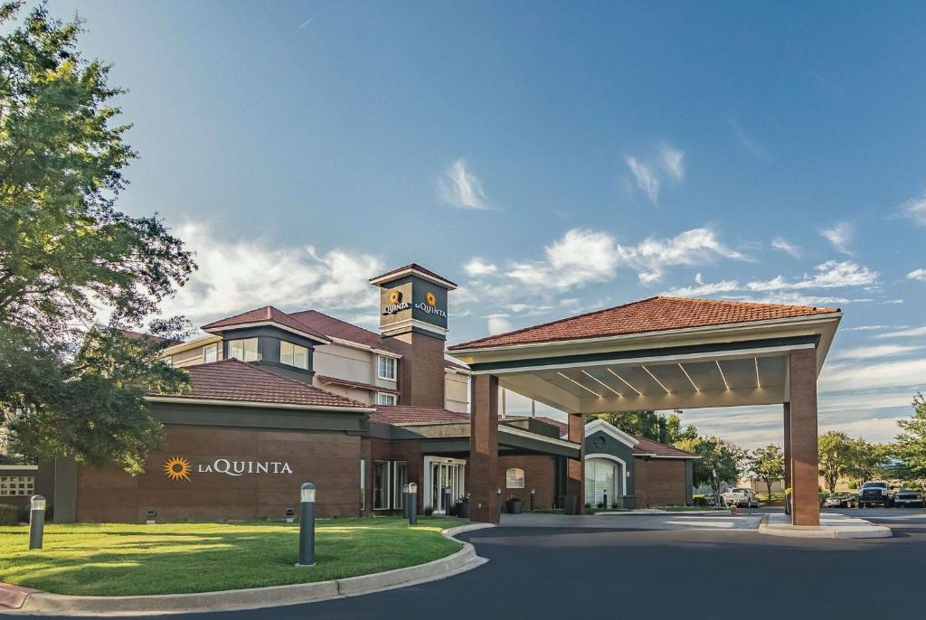 La Quinta by Wyndham Alexandria Airport - main image