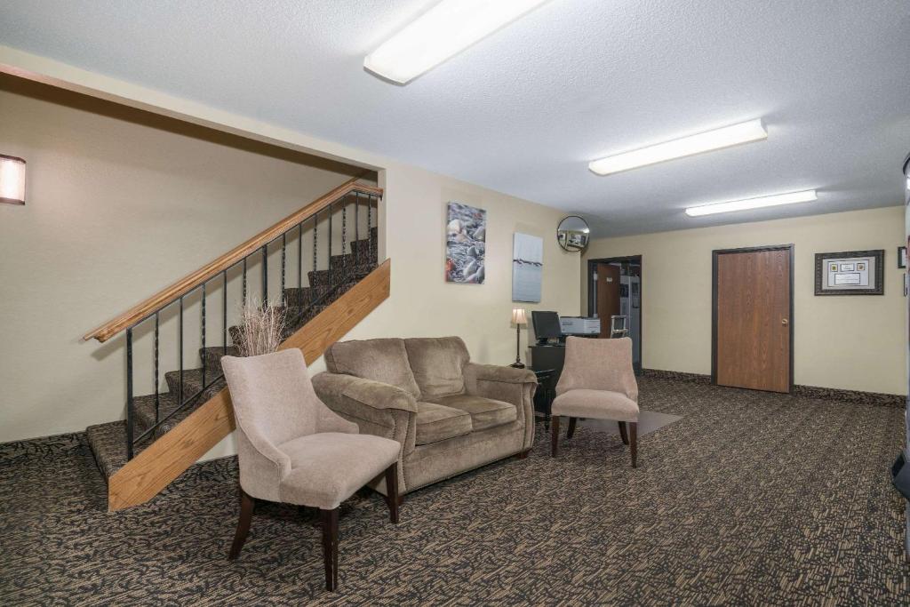 Super 8 by Wyndham Alexandria MN - image 6