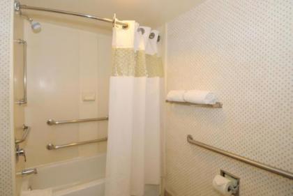 Hampton Inn Alexandria/Old Town - image 2