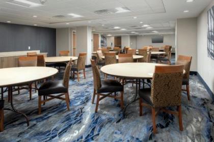 Fairfield Inn & Suites by Marriott Alexandria West/Mark Center - image 3