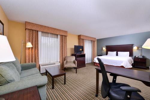 Hampton Inn & Suites Fort Belvoir Alexandria South - main image