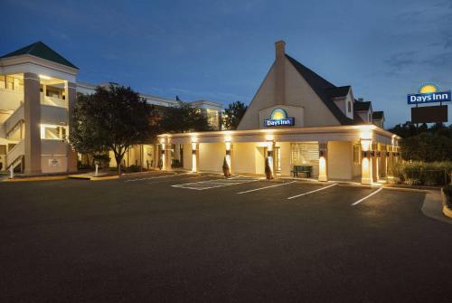 Days Inn by Wyndham Alexandria - main image