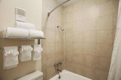 Days Inn by Wyndham Alexandria - image 2