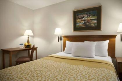 Days Inn by Wyndham Alexandria - image 3