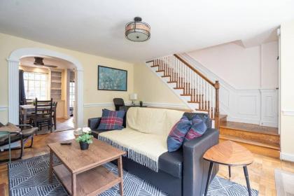 Spacious 4BR House near Old Town Alexandria - image 1