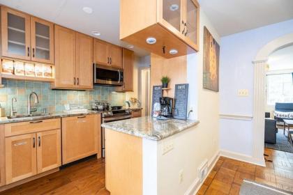 Spacious 4BR House near Old Town Alexandria - image 12