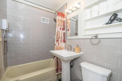 Spacious 4BR House near Old Town Alexandria - image 13