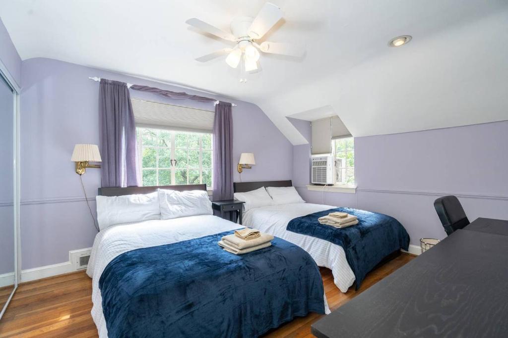 Spacious 4BR House near Old Town Alexandria - image 5