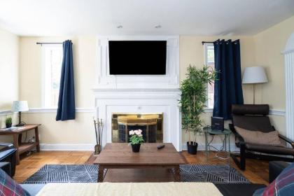 Spacious 4BR House near Old Town Alexandria - image 8