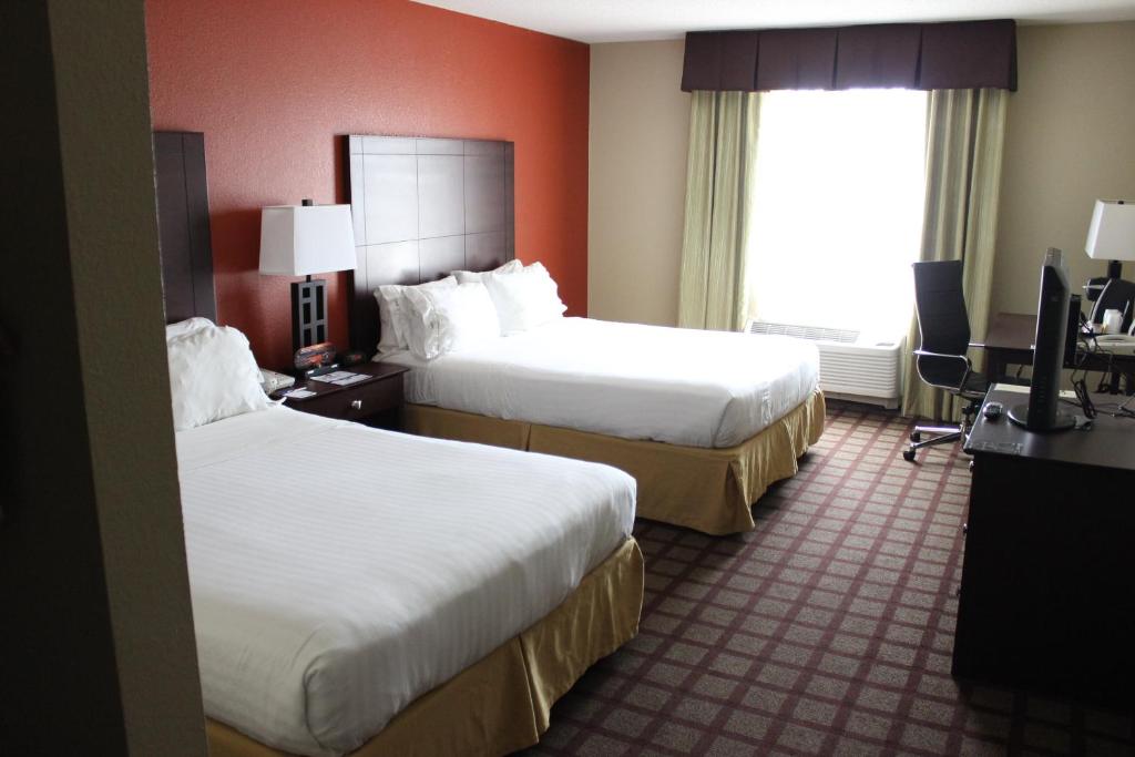 Holiday Inn Express Hotel & Suites Chicago-Algonquin an IHG Hotel - image 4