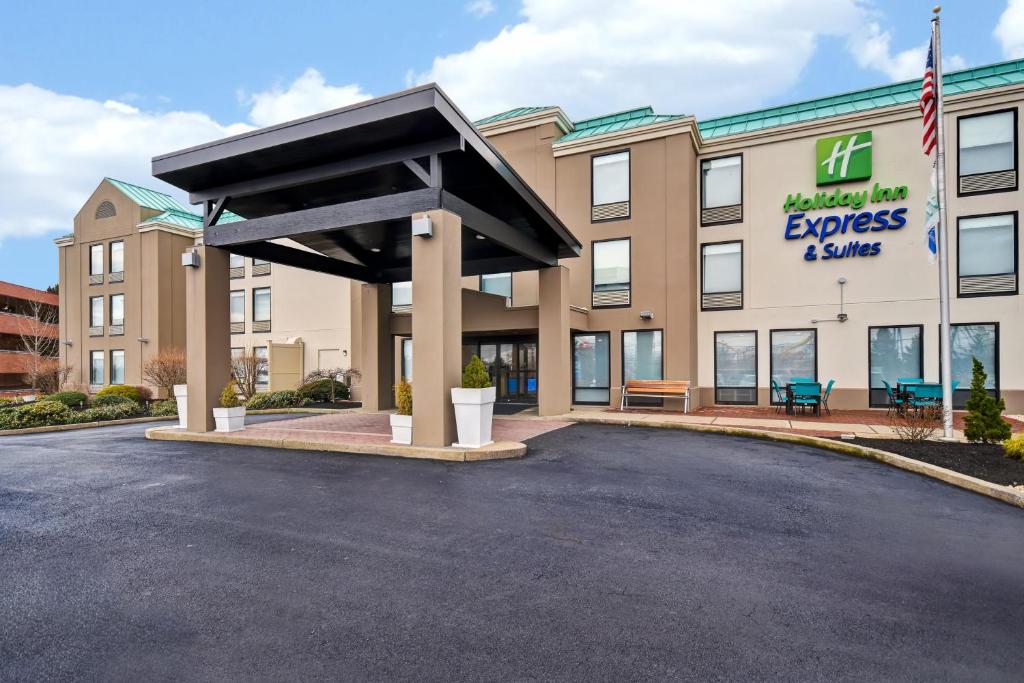 Holiday Inn Express & Suites Allentown-Dorney Park Area an IHG Hotel - main image